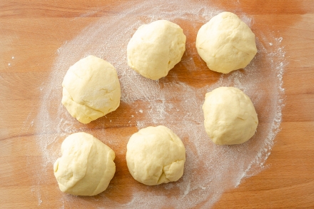 Preparazione Treccia dolce allo yogurt - Fase 5 Preparazione Treccia dolce allo yogurt - Fase 5