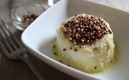 Sformatini vegan di broccoli e tofu al mandarino con quinoa croccante