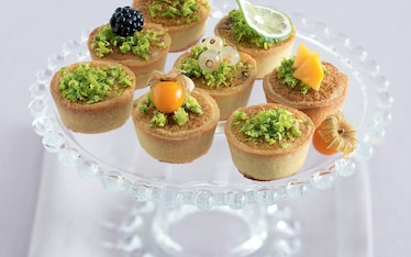 Bicchierini con crema di pistacchi e frutti di bosco