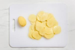 Preparazione Filetti di branzino al cartoccio con limone, timo e olive - Fase 1