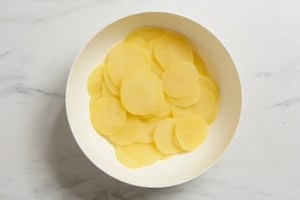 Preparazione Filetti di branzino al cartoccio con limone, timo e olive - Fase 2