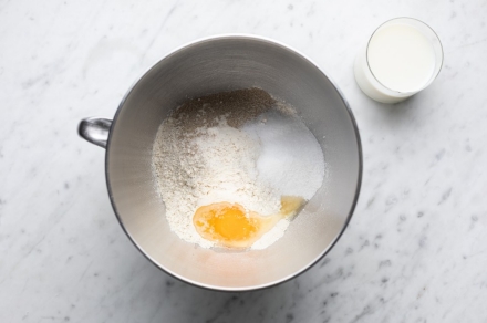 Preparazione Hot cross buns - Fase 1 Preparazione Hot cross buns - Fase 1