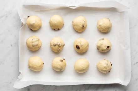 Preparazione Hot cross buns - Fase 4 Preparazione Hot cross buns - Fase 4