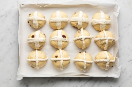 Preparazione Hot cross buns - Fase 5 Preparazione Hot cross buns - Fase 5