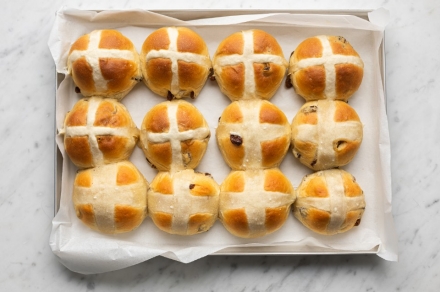 Preparazione Hot cross buns - Fase 5 Preparazione Hot cross buns - Fase 5