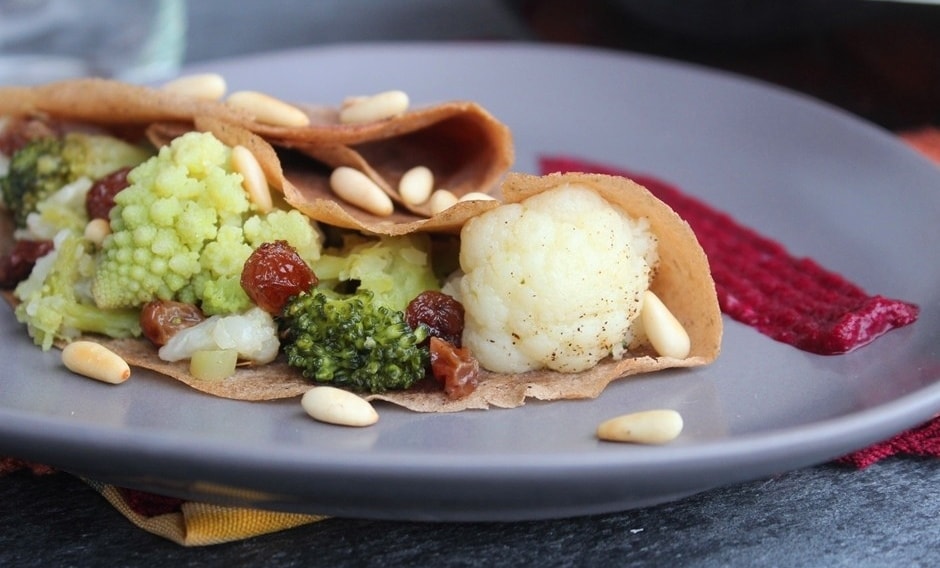 Crepes salate con broccoli e crema di barbabietole ricetta