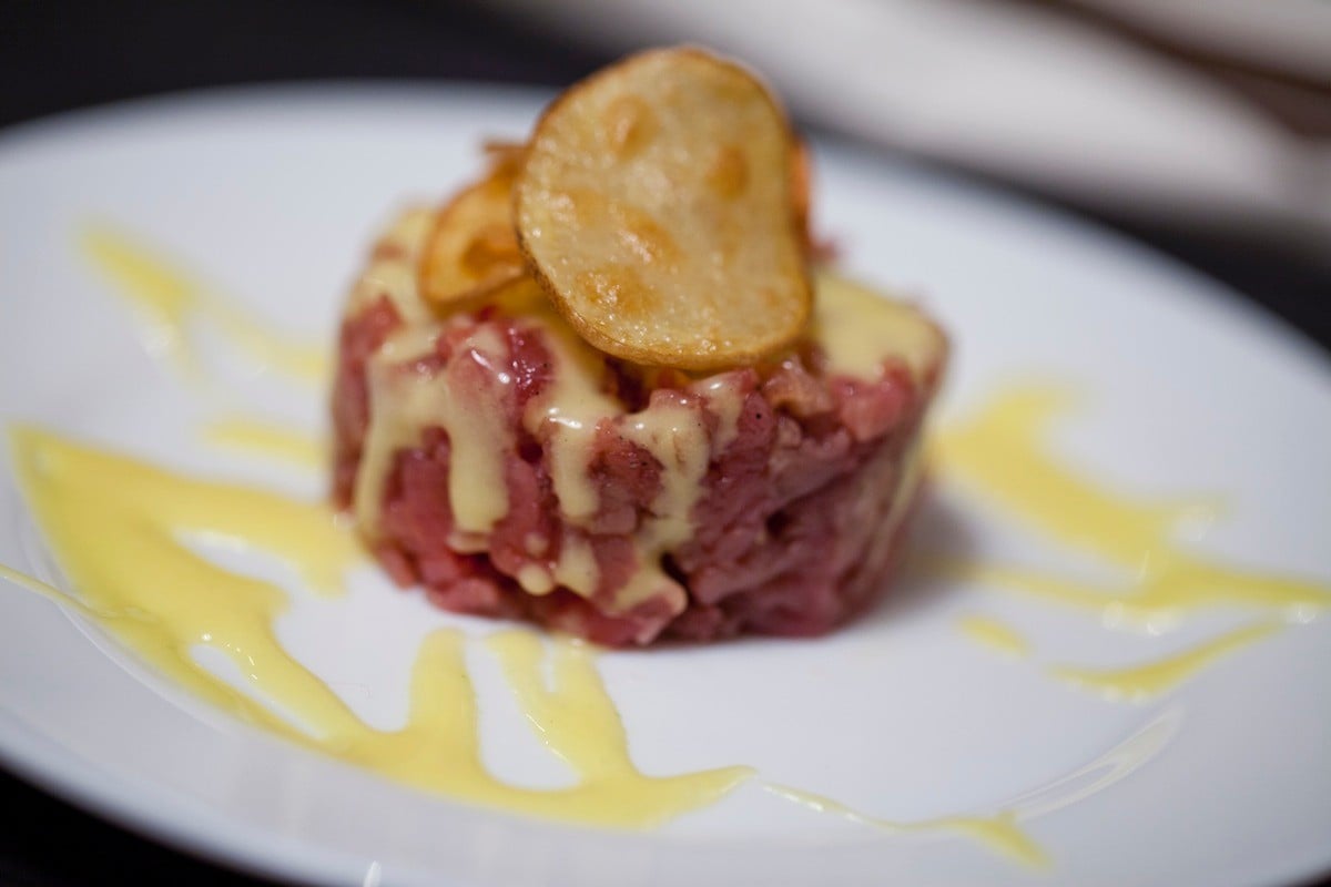 Crudo di manzetta con maionese al wasabi e chips ricetta