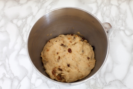 Preparazione Pan brioche con frutta secca - Fase 2 Preparazione Pan brioche con frutta secca - Fase 2
