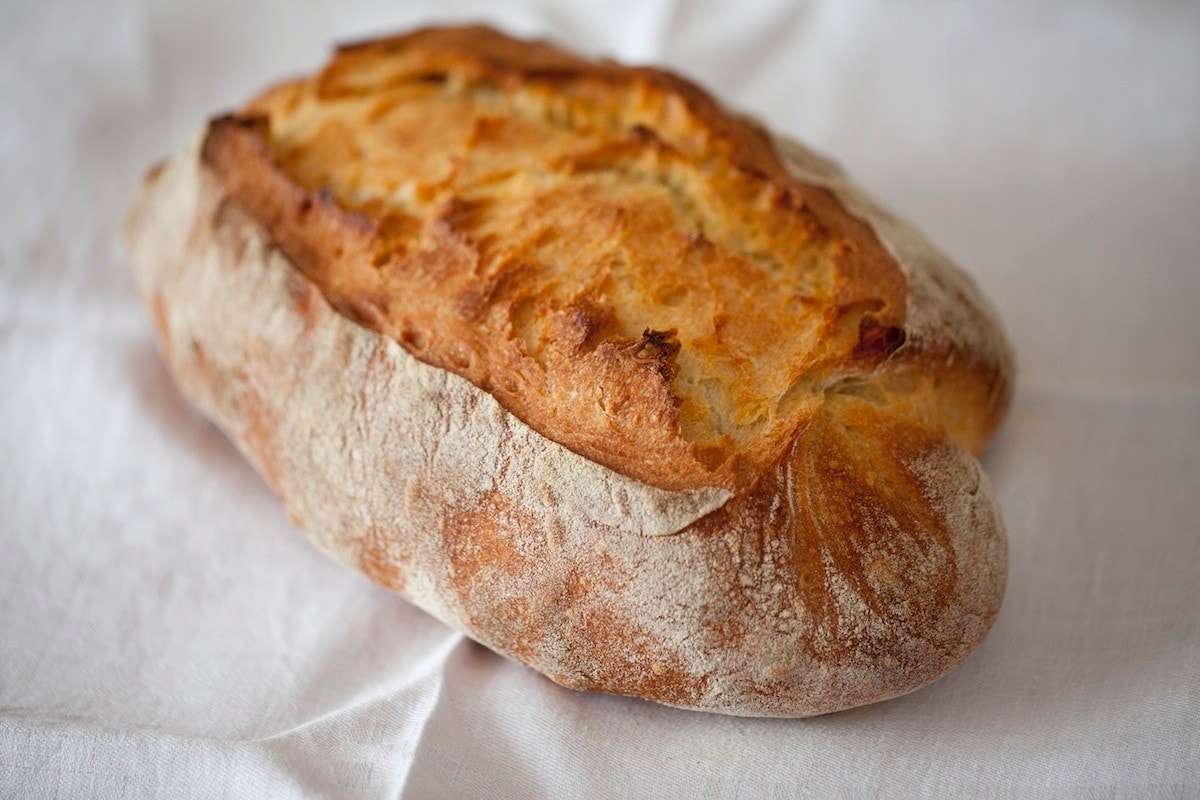 Pane bianco con lievito madre liquido ricetta