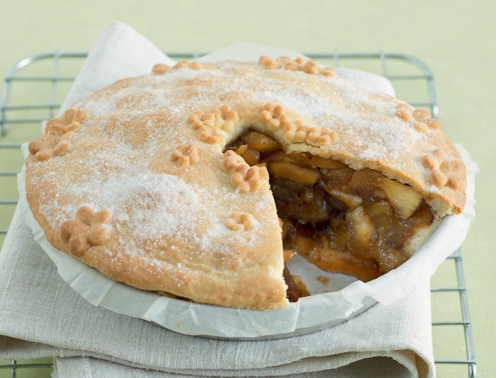 Pie di mele, amaretti e uvetta ricetta