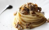 Spaghetti con vongole e sgombro grigliato