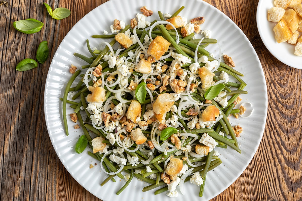 Insalata di fagiolini, feta e noci ricetta