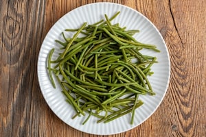 Preparazione Insalata di fagiolini, feta e noci - Fase 1