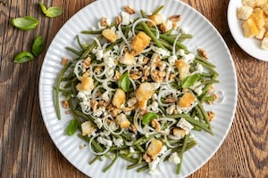 Preparazione Insalata di fagiolini, feta e noci - Fase 3