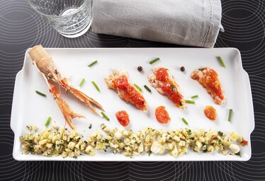 Scampi saltati con datterini scottati