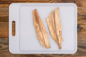 Preparazione Tagliatelle all'uovo con cipollotto, peperoncino dolce e trota affumicata - Fase 1