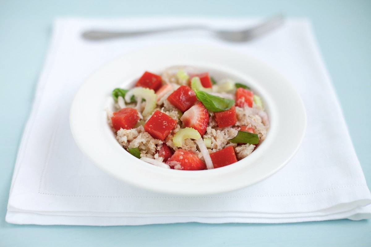 Panzanella con le fragole ricetta