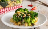 Broccoli al forno con pane al peperoncino