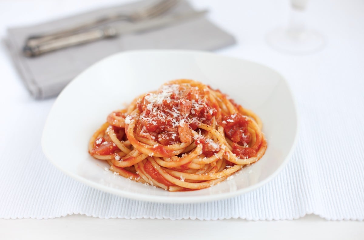 Bucatini all'amatriciana ricetta