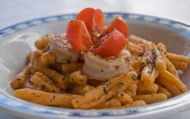 Casarecce alla crema di ceci con code di gamberi