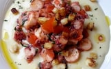 Composta di polpo e pomodorini su crema di patate