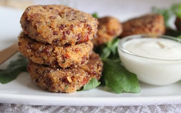 Crocchette di lupini e amaranto con salsa montata allo zenzero