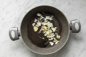 Preparazione Torta salata con fave e olive alla menta - Fase 3