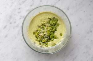 Preparazione Torta salata con fave e olive alla menta - Fase 4