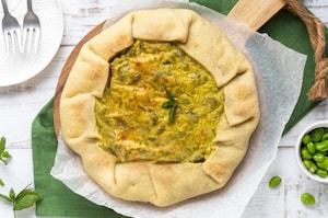 Preparazione Torta salata con fave e olive alla menta - Fase 6