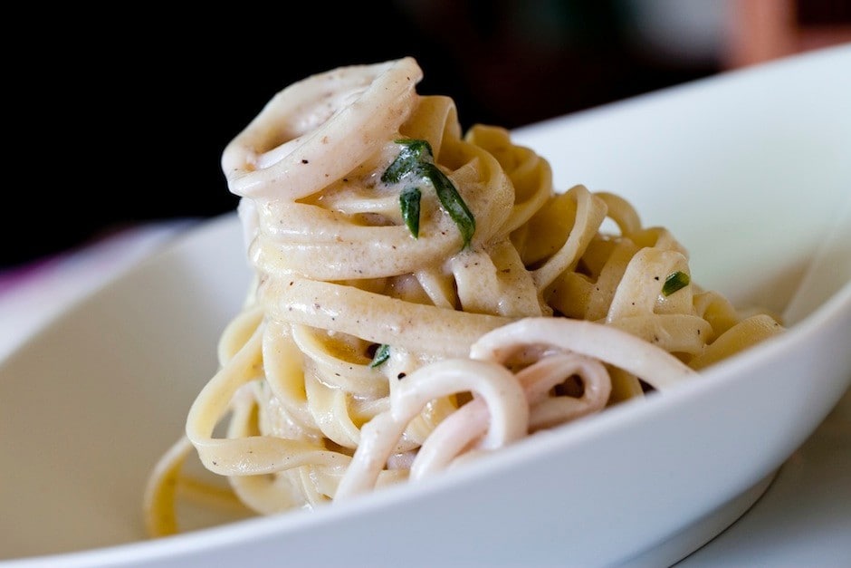 Tagliatelle con ricotta di capra e calamari ricetta