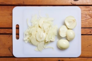 Preparazione Zuppa di cipolle al whisky - Fase 1