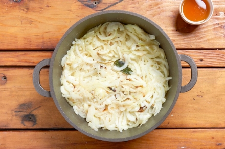 Preparazione Zuppa di cipolle al whisky - Fase 3 Preparazione Zuppa di cipolle al whisky - Fase 3