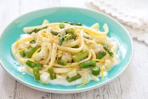 Preparazione Scialatielli al limone con baccalà e asparagi su crema di bufala - Fase 3