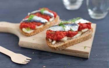 Bruschetta con sardine marinate