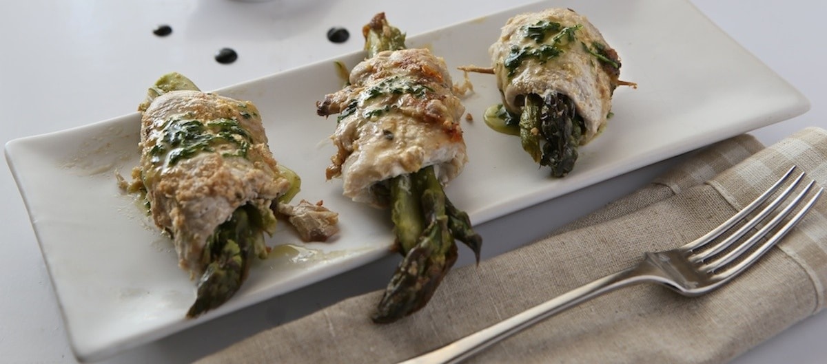 Involtini di palamide con asparagi in vinaigrette speziata agrodolce ricetta