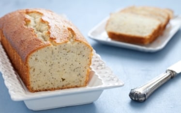 Plumcake allo yogurt, limone e semi di papavero