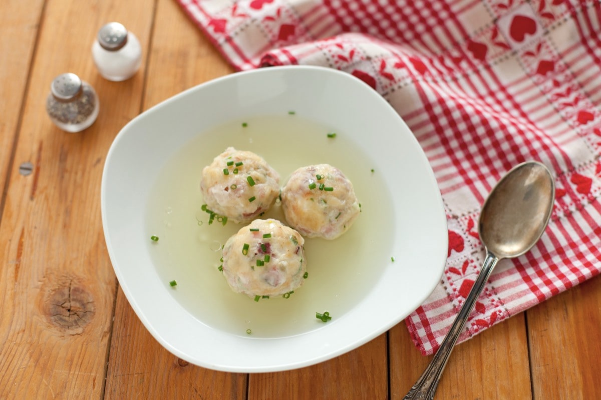 Canederli di speck in brodo ricetta