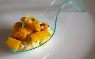 Cucchiai di panissa con peperoni e mandorle