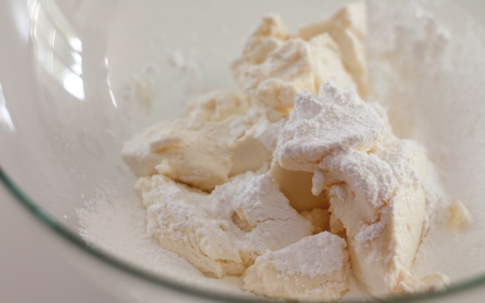 Preparazione Crema alla ricotta, cioccolato e caffè - Fase 2 Preparazione Crema alla ricotta, cioccolato e caffè - Fase 2