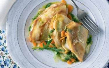 Crespelle di segale con pesto di rucola e carote