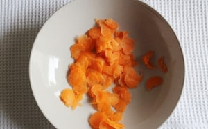 Preparazione Insalata primaverile con sfoglie di frittata alle erbe - Fase 3