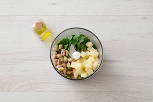 Preparazione Linguine al pesto di pistacchi e prezzemolo - Fase 1