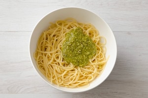 Preparazione Linguine al pesto di pistacchi e prezzemolo - Fase 2