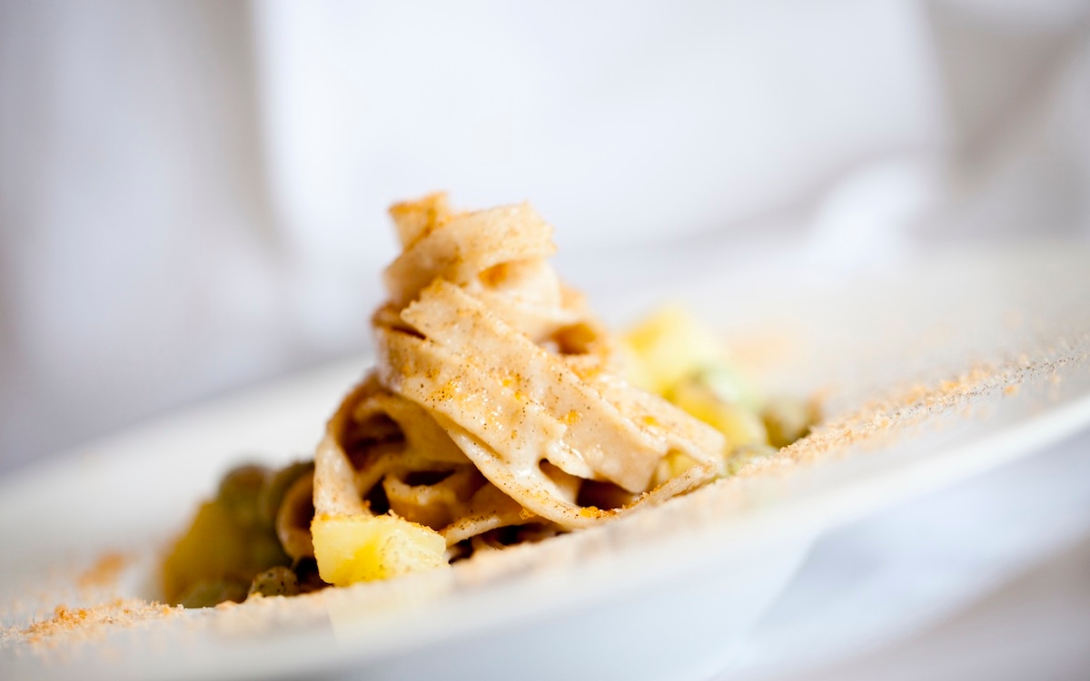 Tagliatelle di grano Tumminia con fave, patate e bottarga di trota Tagliatelle di grano Tumminia con fave, patate e bottarga di trota