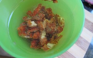 Preparazione Riso ai tre pomodori con olio e polvere di peperone - Fase 2