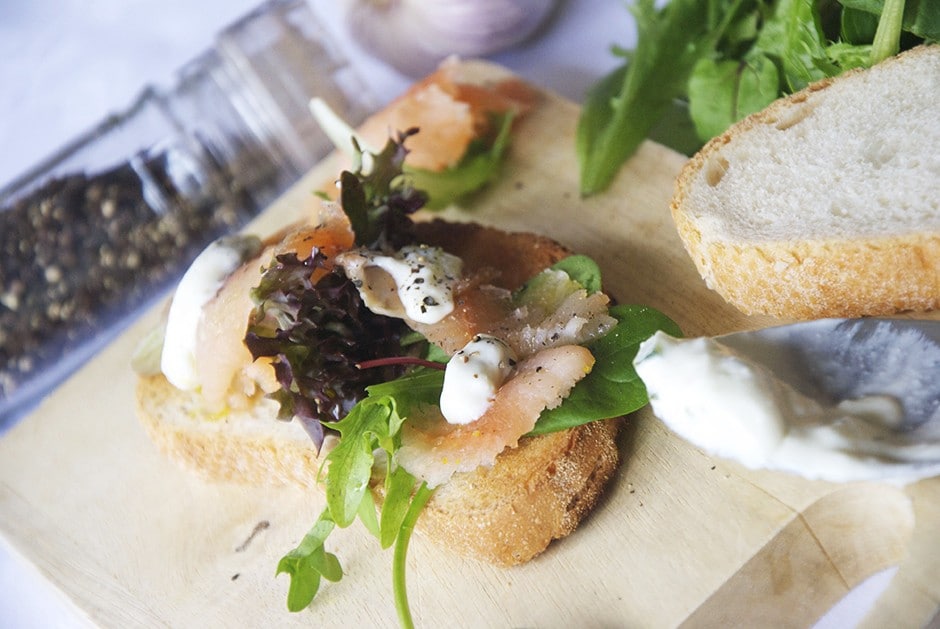 Bruschetta trota e tzatziki ricetta