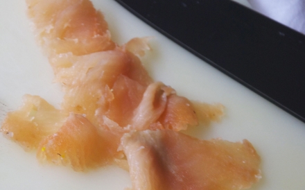 Preparazione Bruschetta trota e tzatziki - Fase 2 Preparazione Bruschetta trota e tzatziki - Fase 2