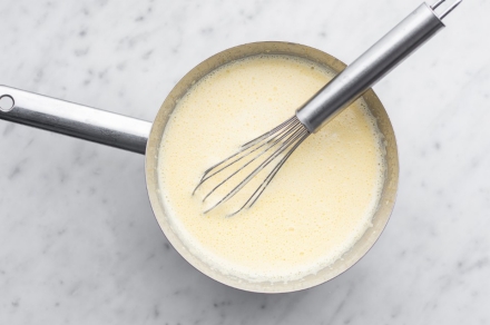 Preparazione Charlotte con i savoiardi - Fase 3 Preparazione Charlotte con i savoiardi - Fase 3