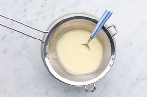 Preparazione Charlotte con i savoiardi - Fase 3