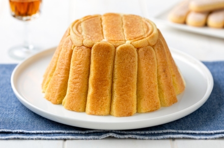 Preparazione Charlotte con i savoiardi - Fase 6 Preparazione Charlotte con i savoiardi - Fase 6